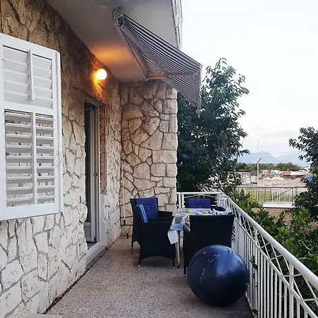 Mila * Τρογκίρ