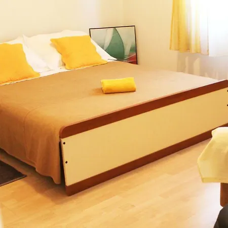 Mila * Τρογκίρ